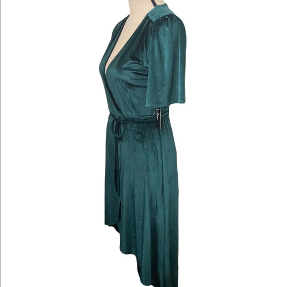NWT Lulu’s amour green velvet high low hem wrap dress size small. - Picture 2 of 5